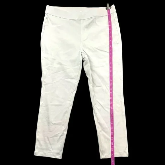 Time and Tru Pull On Capris - Picture 6 of 7